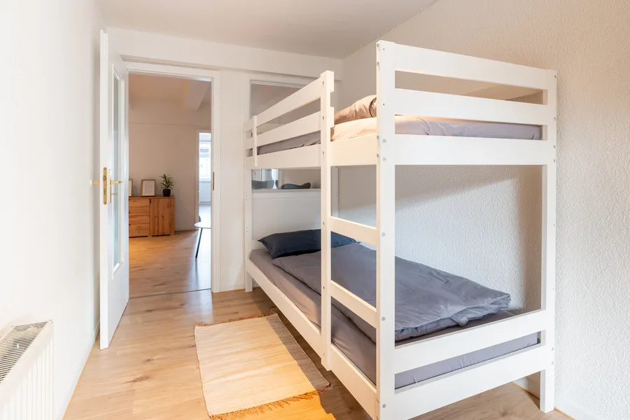Kinderzimmer, Bild 1 von 2