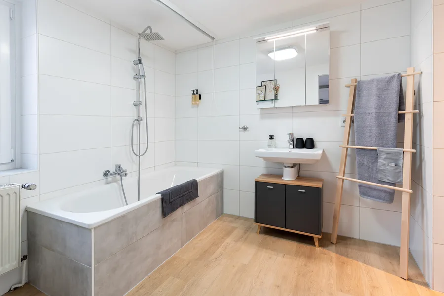 Badezimmer, Bild 1 von 4